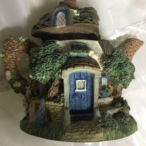 Lenox 1996 Tea Garden English Cottages series "Forget Me Not" Mini teapot 1996